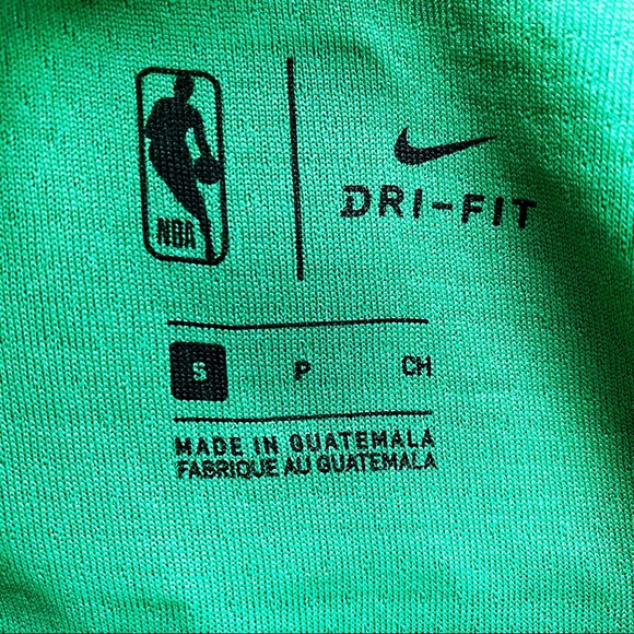 🆕 Nike Boston Celtics Kyrie Irving Jersey Womens - Picture 8 of 8